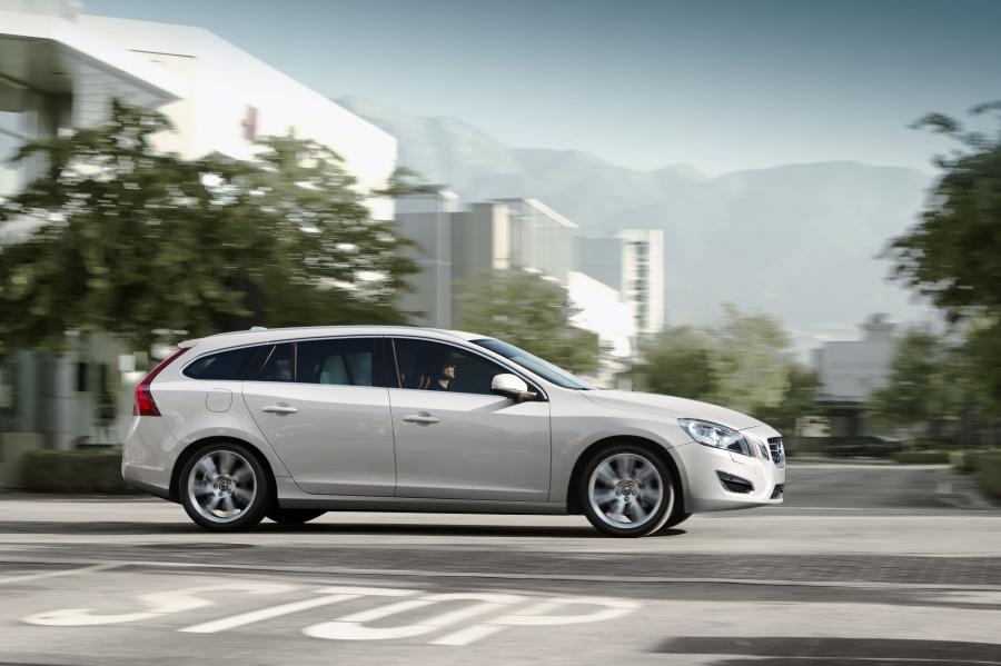  Volvo V60 2010 года  (фото 12 из 55)